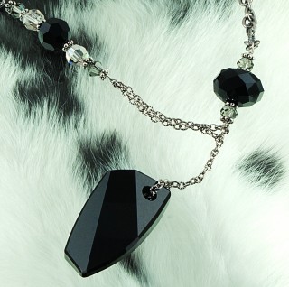 Deco Necklace in Jet (Black)