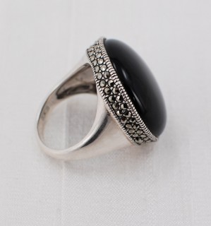 Onyx Ring, side view.